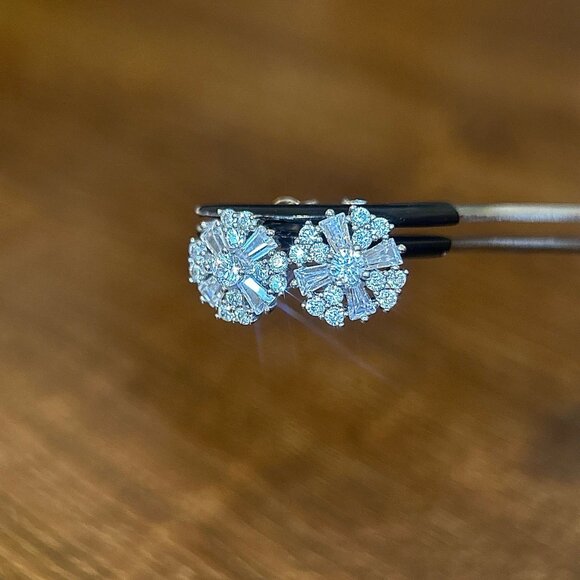 Snowflake 925 Silver Cz Stud Earrings - Picture 3 of 7